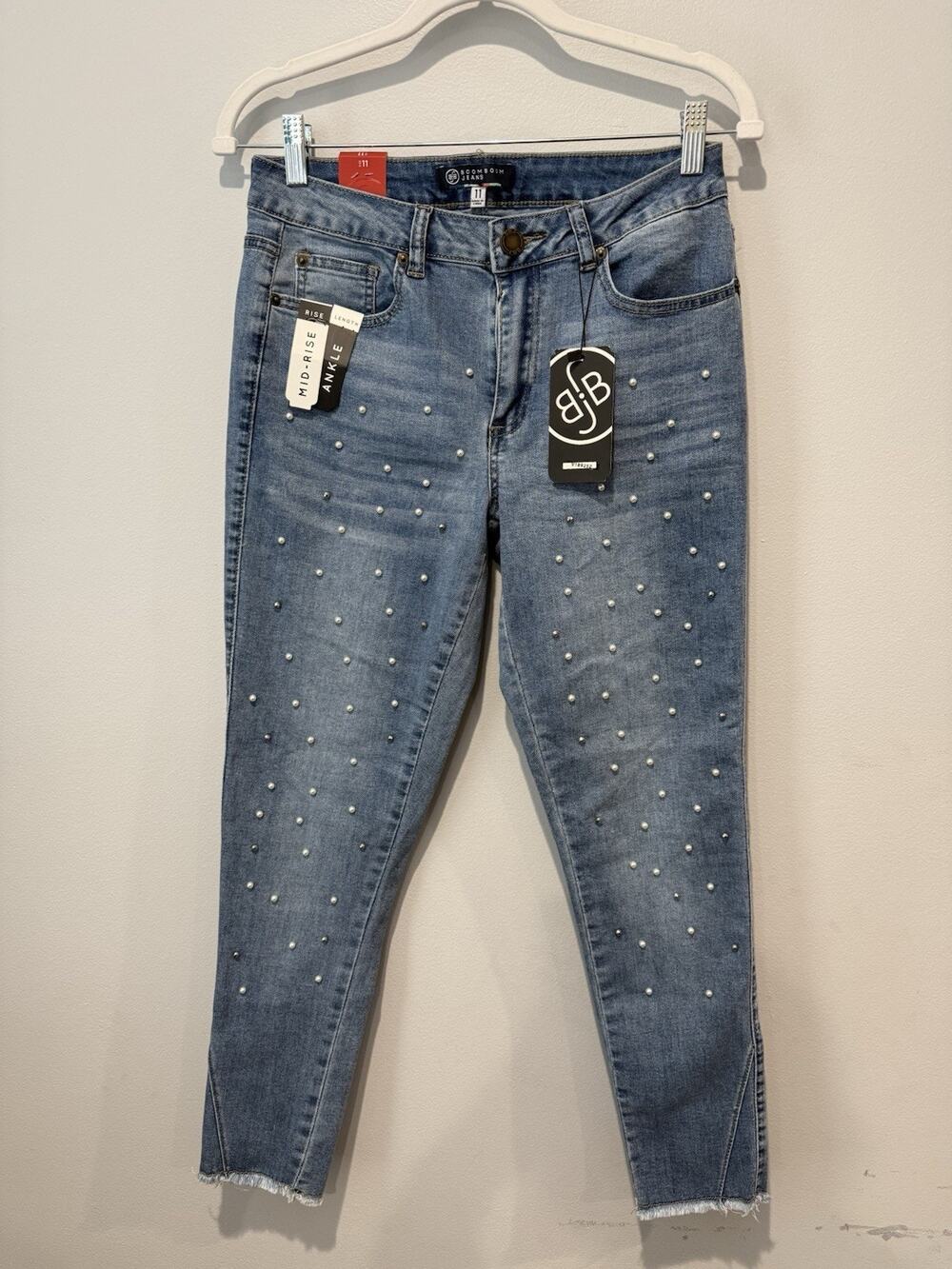 NWT Boom Boom Jeans Mid Rise Skinny Womens Size 11 Stretch Pearl Embellished